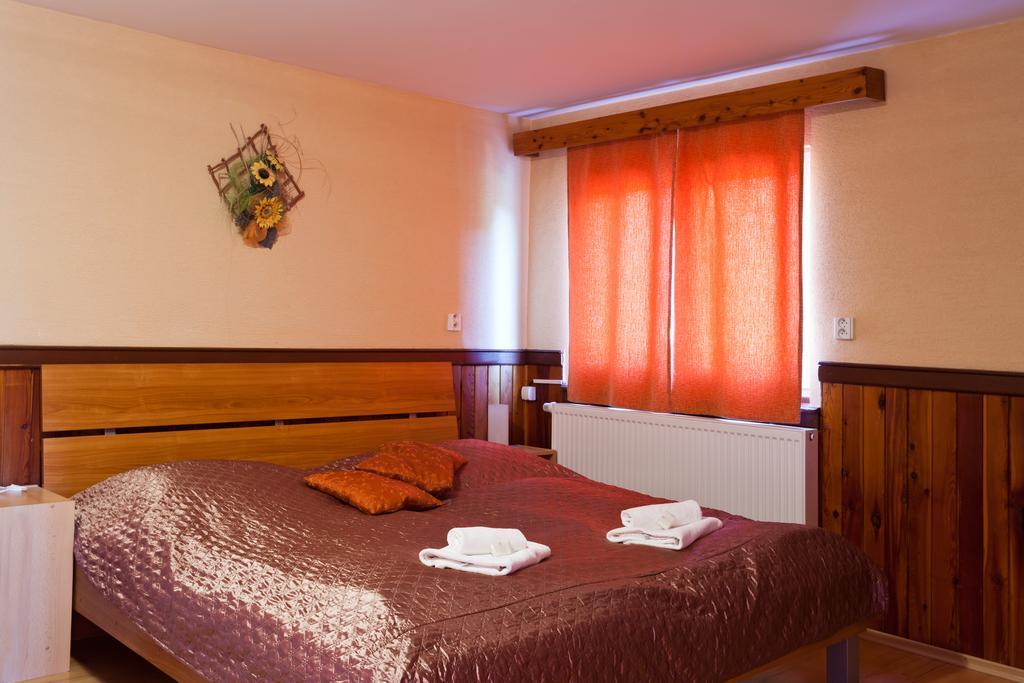 Penzion Tajch Nova Bana Εξωτερικό φωτογραφία
